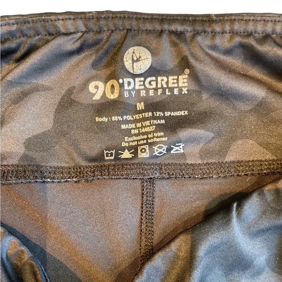 Black and Grey Camo Leggings - 90 Degree By Reflex. Size Medium - Picture 4 of 5